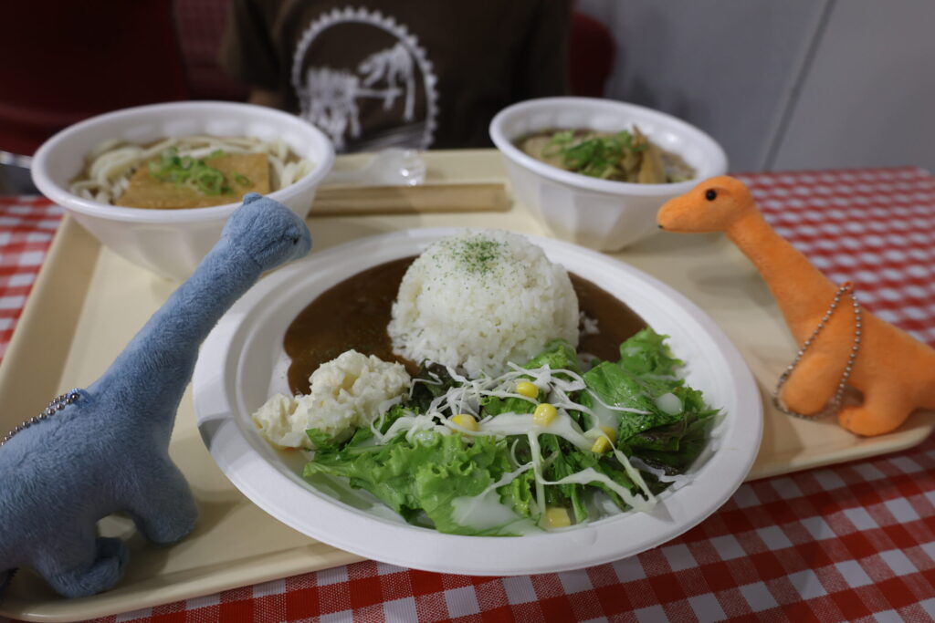 カフェのビーフカレー・きつねうどん・らーめん