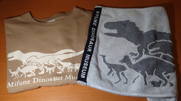 オリジナルTシャツとタオル