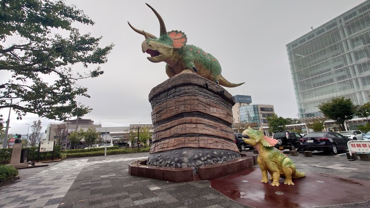 東口のトリケラトプスの親子