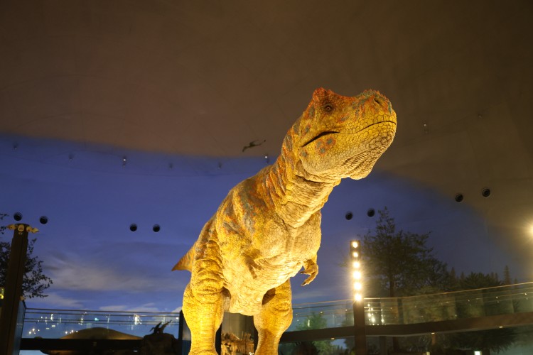 動くティラノサウルス